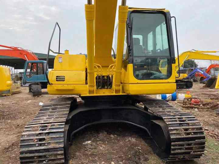Used Good Quality Japan Original PC200-7 in Good Condition PC200-7 Komatsu - Lánctalpas kotró: 4 kép. Used Good Quality Japan Original PC200-7 in Good Condition PC200-7 Komatsu - Lánctalpas kotró: 4 kép.