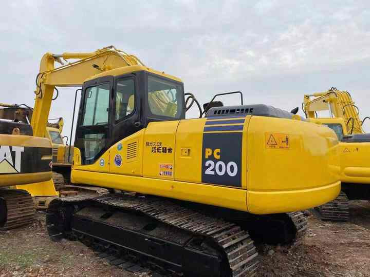 Used Good Quality Japan Original PC200-7 in Good Condition PC200-7 Komatsu - Lánctalpas kotró: 2 kép. Used Good Quality Japan Original PC200-7 in Good Condition PC200-7 Komatsu - Lánctalpas kotró: 2 kép.