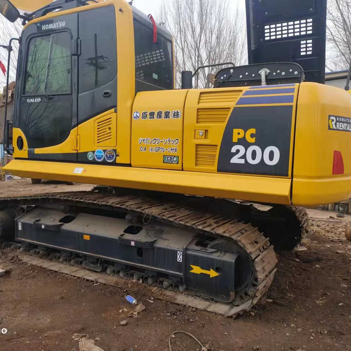 Used Good Quality Japan Original PC200-8 in Good Condition PC200-8 Komatsu - Lánctalpas kotró: 1 kép. Used Good Quality Japan Original PC200-8 in Good Condition PC200-8 Komatsu - Lánctalpas kotró: 1 kép.