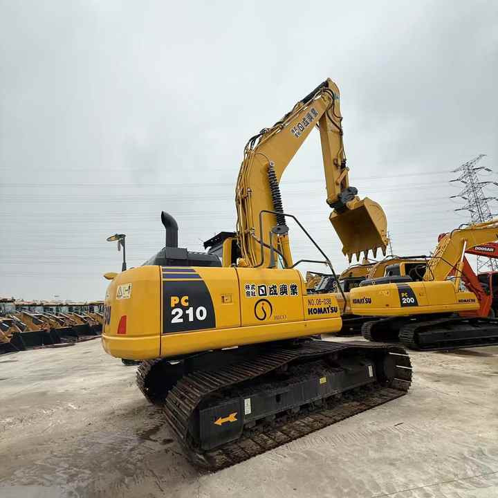 Used Good Quality Japan Original PC210-8 in Good Condition PC210-8 Komatsu - Lánctalpas kotró: 4 kép. Used Good Quality Japan Original PC210-8 in Good Condition PC210-8 Komatsu - Lánctalpas kotró: 4 kép.