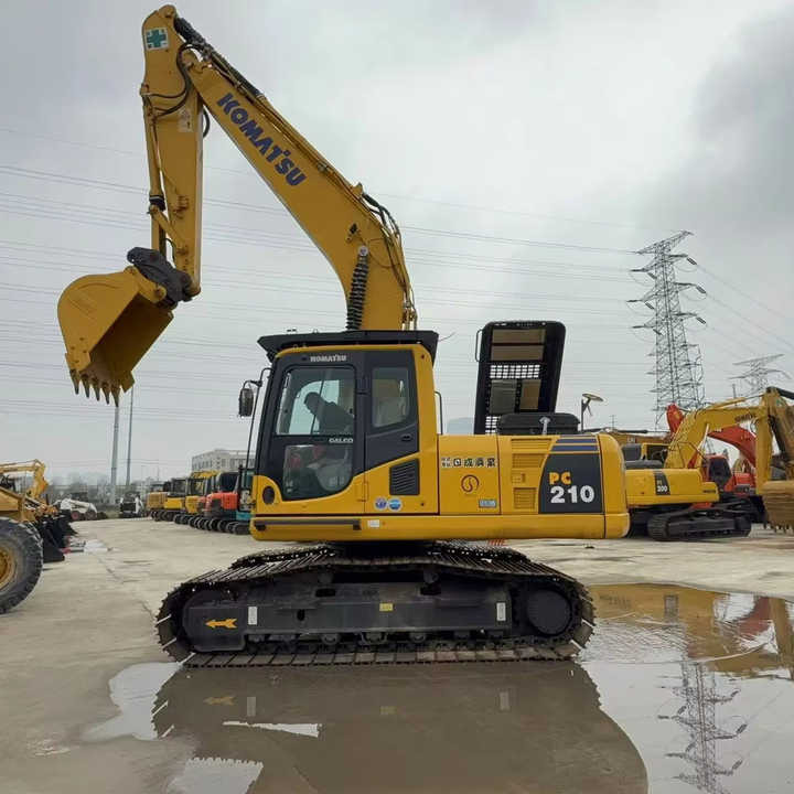 Used Good Quality Japan Original PC210-8 in Good Condition PC210-8 Komatsu - Lánctalpas kotró: 1 kép. Used Good Quality Japan Original PC210-8 in Good Condition PC210-8 Komatsu - Lánctalpas kotró: 1 kép.