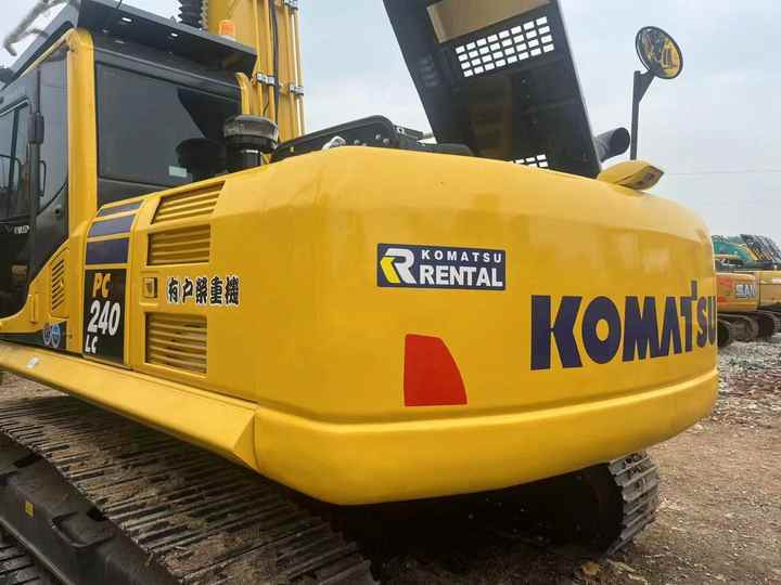 Used Good Quality Japan Original PC240-8 in Good Condition PC240-8 Komatsu - Lánctalpas kotró: 2 kép. Used Good Quality Japan Original PC240-8 in Good Condition PC240-8 Komatsu - Lánctalpas kotró: 2 kép.
