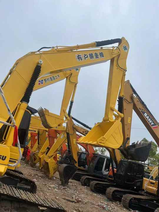 Used Good Quality Japan Original PC240-8 in Good Condition PC240-8 Komatsu - Lánctalpas kotró: 5 kép. Used Good Quality Japan Original PC240-8 in Good Condition PC240-8 Komatsu - Lánctalpas kotró: 5 kép.