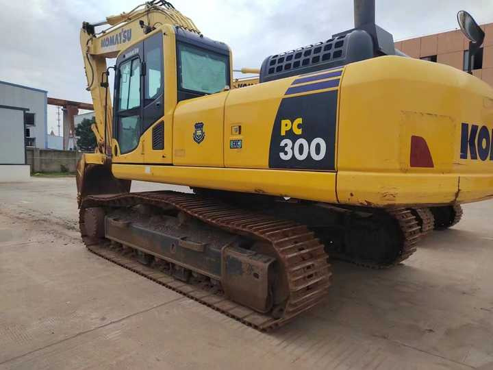Used Good Quality Japan Original PC300-8 in Good Condition PC300-8 Komatsu - Lánctalpas kotró: 3 kép. Used Good Quality Japan Original PC300-8 in Good Condition PC300-8 Komatsu - Lánctalpas kotró: 3 kép.