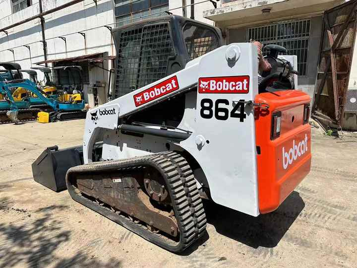 Used Heavy Construction Equipment Crawler bobcat T864 Second Hand Smaller Skid Steers Used Machine for Sale - Mini homlokrakodó: 4 kép. Used Heavy Construction Equipment Crawler bobcat T864 Second Hand Smaller Skid Steers Used Machine for Sale - Mini homlokrakodó: 4 kép.