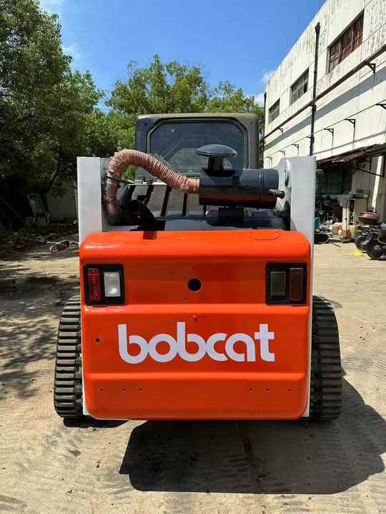 Used Heavy Construction Equipment Crawler bobcat T864 Second Hand Smaller Skid Steers Used Machine for Sale - Mini homlokrakodó: 3 kép. Used Heavy Construction Equipment Crawler bobcat T864 Second Hand Smaller Skid Steers Used Machine for Sale - Mini homlokrakodó: 3 kép.