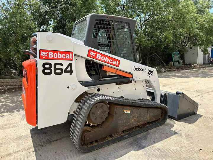 Used Heavy Construction Equipment Crawler bobcat T864 Second Hand Smaller Skid Steers Used Machine for Sale - Mini homlokrakodó: 2 kép. Used Heavy Construction Equipment Crawler bobcat T864 Second Hand Smaller Skid Steers Used Machine for Sale - Mini homlokrakodó: 2 kép.