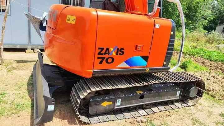 Used Hitachi Excavator ZX70 7ton Japan Import Second Hand Small Crawler ZX70 Excavator for Sale - Lánctalpas kotró: 4 kép. Used Hitachi Excavator ZX70 7ton Japan Import Second Hand Small Crawler ZX70 Excavator for Sale - Lánctalpas kotró: 4 kép.