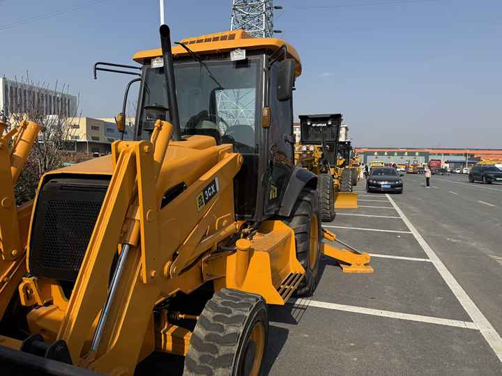 Used Hydraulic Backhoe Loader JCB3CX 7t in Good Condition Cheap Price in Stock Jcb 3cx 4cx 4cx Loader in Hefei for Sale - Kotrórakodó: 3 kép. Used Hydraulic Backhoe Loader JCB3CX 7t in Good Condition Cheap Price in Stock Jcb 3cx 4cx 4cx Loader in Hefei for Sale - Kotrórakodó: 3 kép.