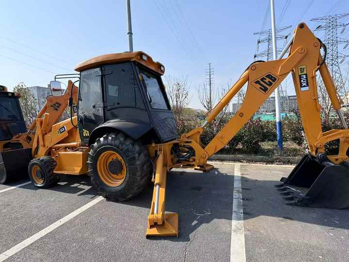 Used Hydraulic Backhoe Loader JCB3CX 7t in Good Condition Cheap Price in Stock Jcb 3cx 4cx 4cx Loader in Hefei for Sale - Kotrórakodó: 2 kép. Used Hydraulic Backhoe Loader JCB3CX 7t in Good Condition Cheap Price in Stock Jcb 3cx 4cx 4cx Loader in Hefei for Sale - Kotrórakodó: 2 kép.