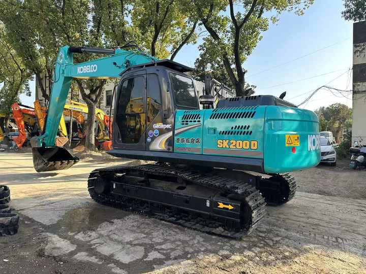 Used Japan Original Brand Kobelco Sk200-8 Excavator in High Quality for Sale High Working Efficiency - Kotrógép: 4 kép. Used Japan Original Brand Kobelco Sk200-8 Excavator in High Quality for Sale High Working Efficiency - Kotrógép: 4 kép.