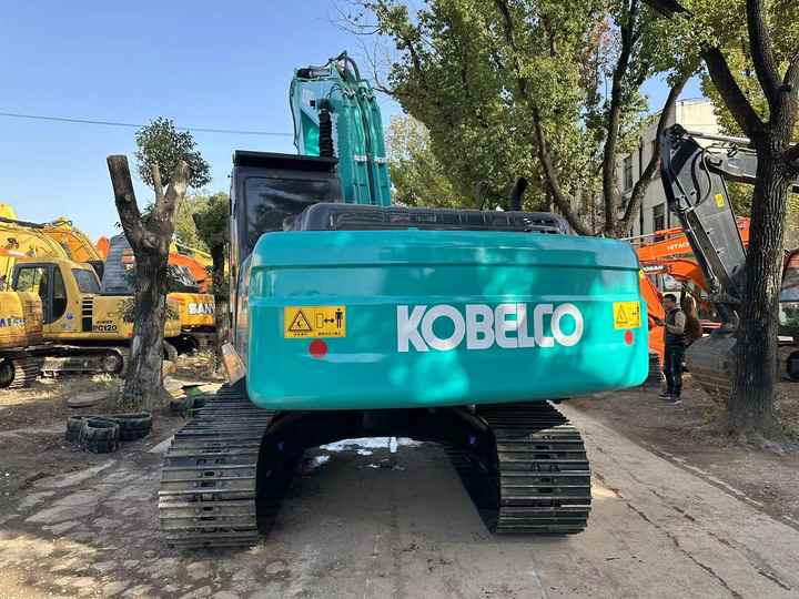 Used Japan Original Brand Kobelco Sk200-8 Excavator in High Quality for Sale High Working Efficiency - Kotrógép: 2 kép. Used Japan Original Brand Kobelco Sk200-8 Excavator in High Quality for Sale High Working Efficiency - Kotrógép: 2 kép.