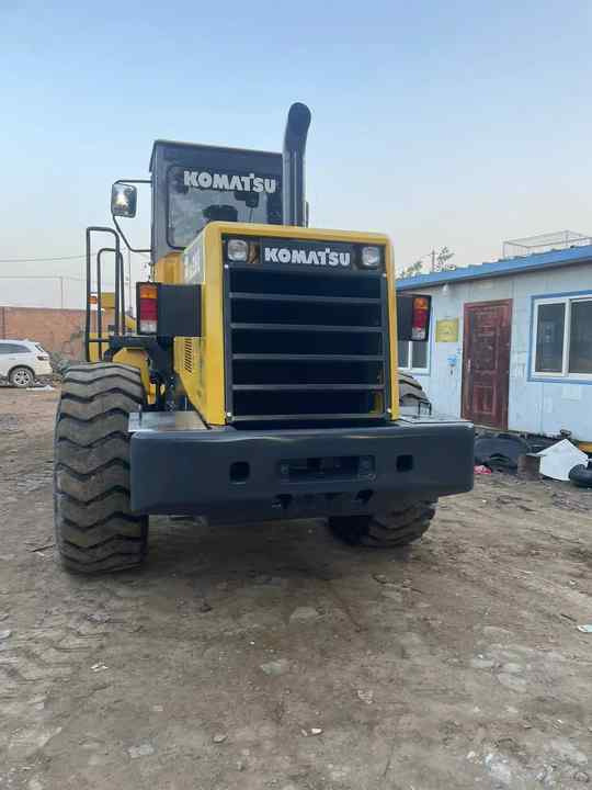 Used Komatsu WA380-3 Front Loader in Very Good Condition Strong Power komatsu 380 Wheel Loader Low Price Hot Sale - Gumikerekes homlokrakodó: 4 kép. Used Komatsu WA380-3 Front Loader in Very Good Condition Strong Power komatsu 380 Wheel Loader Low Price Hot Sale - Gumikerekes homlokrakodó: 4 kép.