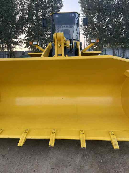 Used Komatsu WA380-3 Front Loader in Very Good Condition Strong Power komatsu 380 Wheel Loader Low Price Hot Sale - Gumikerekes homlokrakodó: 3 kép. Used Komatsu WA380-3 Front Loader in Very Good Condition Strong Power komatsu 380 Wheel Loader Low Price Hot Sale - Gumikerekes homlokrakodó: 3 kép.