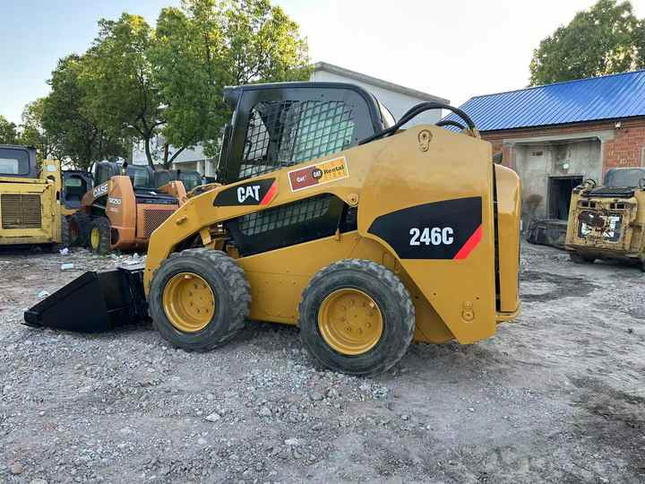 Used Original Caterpillar 246c Skid Steer Loader for Sale - Mini homlokrakodó: 4 kép. Used Original Caterpillar 246c Skid Steer Loader for Sale - Mini homlokrakodó: 4 kép.