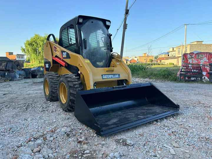 Used Original Caterpillar 246c Skid Steer Loader for Sale Used Cat226b 246c 246d Skid Steer Loader - Mini homlokrakodó: 2 kép. Used Original Caterpillar 246c Skid Steer Loader for Sale Used Cat226b 246c 246d Skid Steer Loader - Mini homlokrakodó: 2 kép.