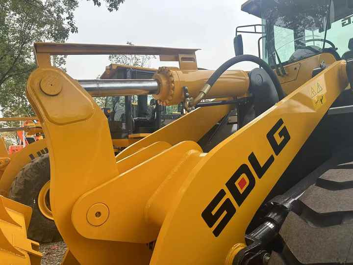 Used Road Construction Equipment SDLG LG956L Wheel Loader Second Hand SDLG 936 LG 953 LG958F 956L for Sale - Gumikerekes homlokrakodó: 4 kép. Used Road Construction Equipment SDLG LG956L Wheel Loader Second Hand SDLG 936 LG 953 LG958F 956L for Sale - Gumikerekes homlokrakodó: 4 kép.