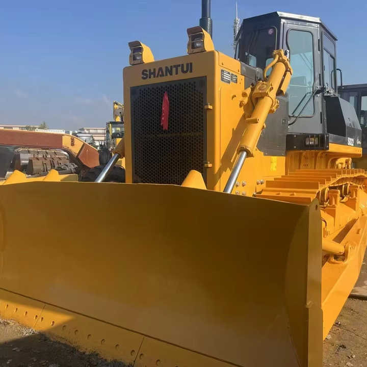 Used Shantui SD22 Crawler Bulldozer Low Price Running Working Condition for Sale SD16/SD22/SD32 in Stock - Buldózer: 1 kép. Used Shantui SD22 Crawler Bulldozer Low Price Running Working Condition for Sale SD16/SD22/SD32 in Stock - Buldózer: 1 kép.