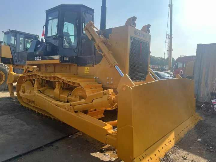 Used Shantui SD22 Crawler Bulldozer Low Price Running Working Condition for Sale SD16/SD22/SD32 in Stock - Buldózer: 4 kép. Used Shantui SD22 Crawler Bulldozer Low Price Running Working Condition for Sale SD16/SD22/SD32 in Stock - Buldózer: 4 kép.