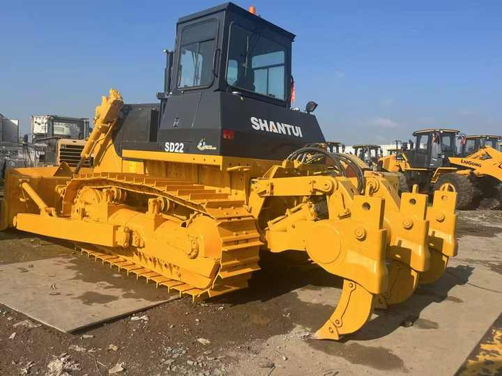 Used Shantui SD22 Crawler Bulldozer Low Price Running Working Condition for Sale SD16/SD22/SD32 in Stock - Buldózer: 2 kép. Used Shantui SD22 Crawler Bulldozer Low Price Running Working Condition for Sale SD16/SD22/SD32 in Stock - Buldózer: 2 kép.