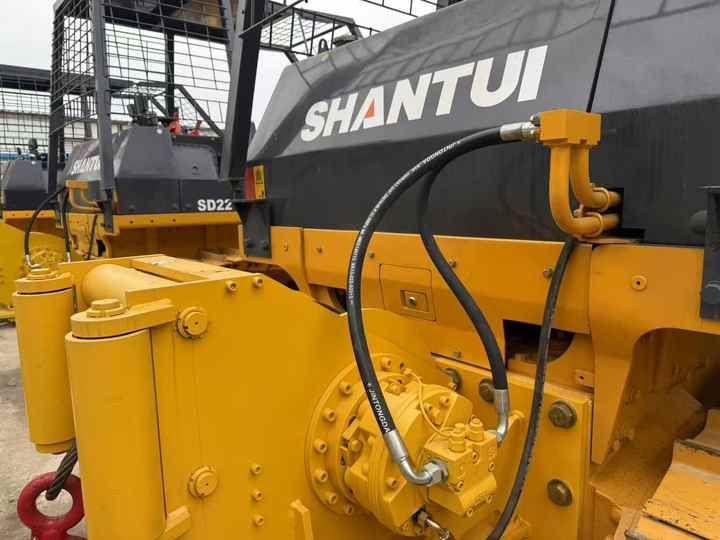 Used Shantui SD22 New Model Bulldozer Second Hand Machine Popular Brand Shantui Hydraulic Machinery - Buldózer: 5 kép. Used Shantui SD22 New Model Bulldozer Second Hand Machine Popular Brand Shantui Hydraulic Machinery - Buldózer: 5 kép.