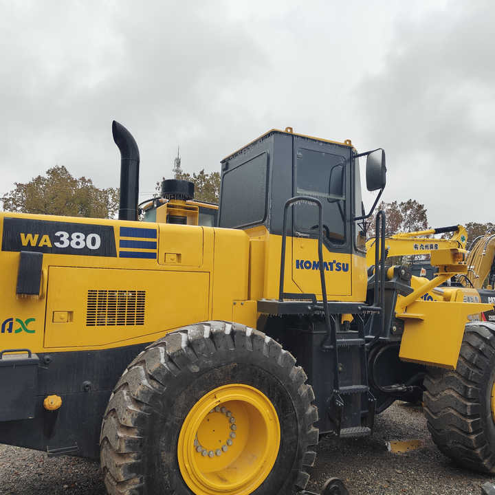 Used komatsu WA380-3 Wheel Loader Hot Sale Original Japan Brand Koamtsu Wheel Loader for Sale - Gumikerekes homlokrakodó: 1 kép. Used komatsu WA380-3 Wheel Loader Hot Sale Original Japan Brand Koamtsu Wheel Loader for Sale - Gumikerekes homlokrakodó: 1 kép.