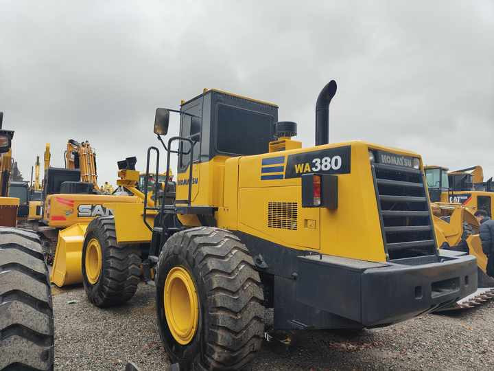 Used komatsu WA380-3 Wheel Loader Hot Sale Original Japan Brand Koamtsu Wheel Loader for Sale - Gumikerekes homlokrakodó: 2 kép. Used komatsu WA380-3 Wheel Loader Hot Sale Original Japan Brand Koamtsu Wheel Loader for Sale - Gumikerekes homlokrakodó: 2 kép.