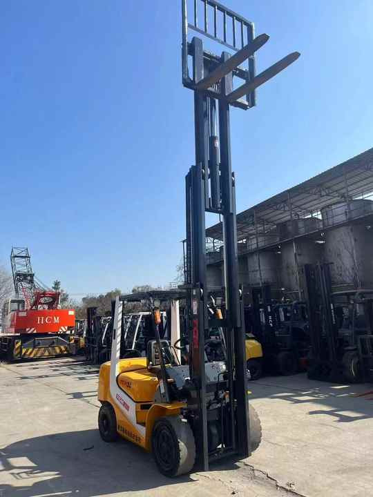 Very Good Condition and Cheap Price 3 Tonne TCM Forklift Run Performance TCM30 Forklift for Sale - Villás targonca: 3 kép. Very Good Condition and Cheap Price 3 Tonne TCM Forklift Run Performance TCM30 Forklift for Sale - Villás targonca: 3 kép.