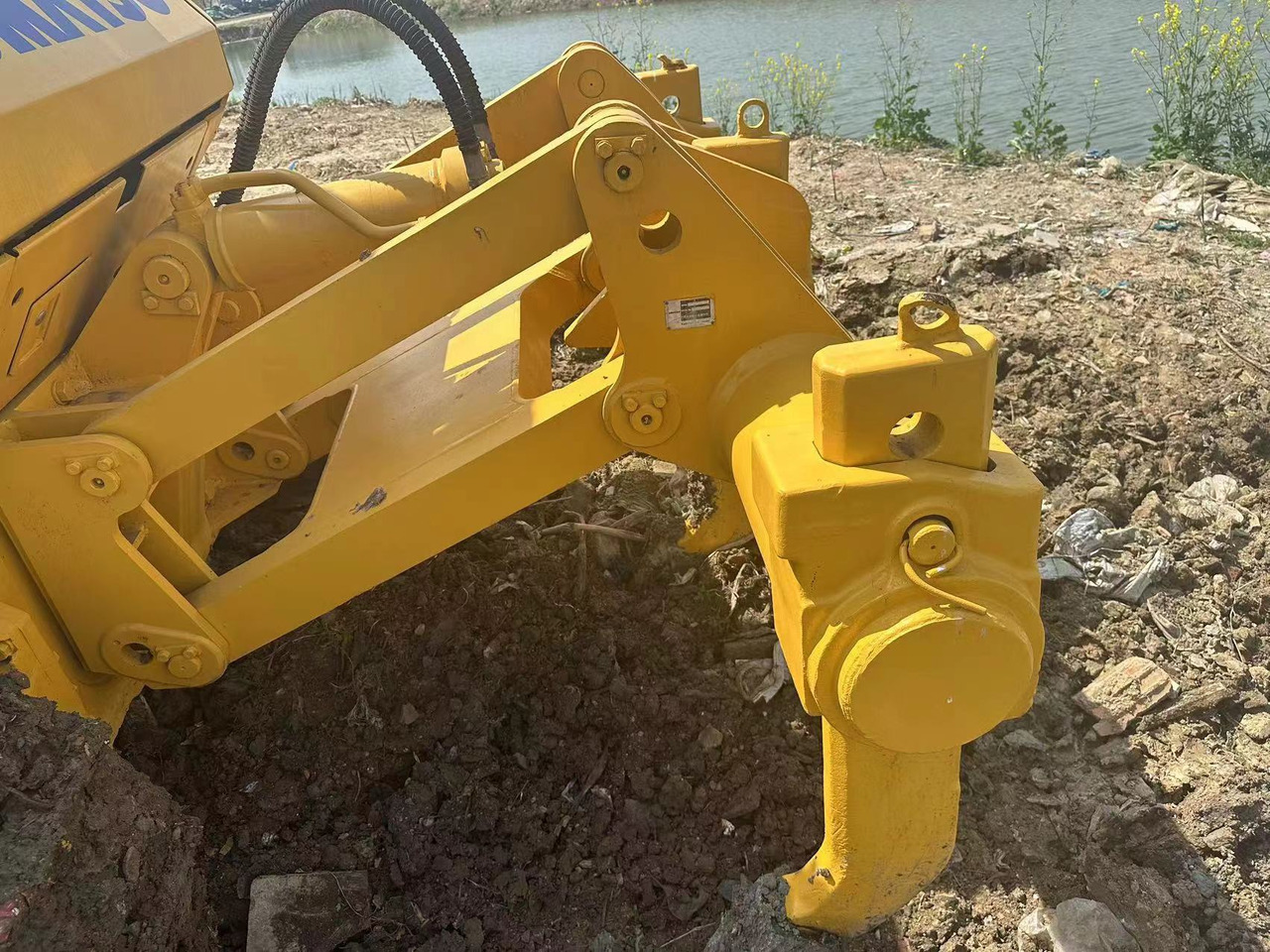 Used high quality bulldozer KOMATSU D85ESS - Buldózer: 4 kép. Used high quality bulldozer KOMATSU D85ESS - Buldózer: 4 kép.
