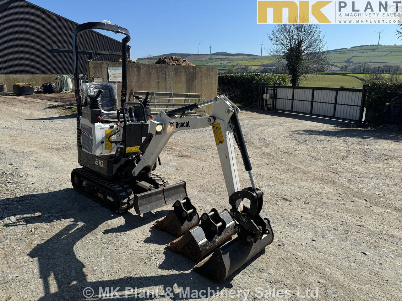 BOBCAT E10Z - Gumikerekes kotró: 5 kép. BOBCAT E10Z - Gumikerekes kotró: 5 kép.
