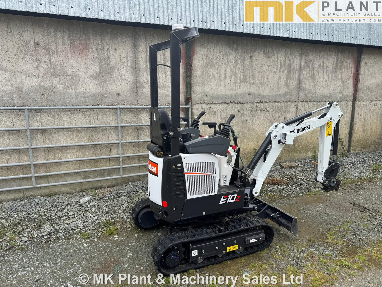 BOBCAT E10Z - Minikotró: 4 kép. BOBCAT E10Z - Minikotró: 4 kép.