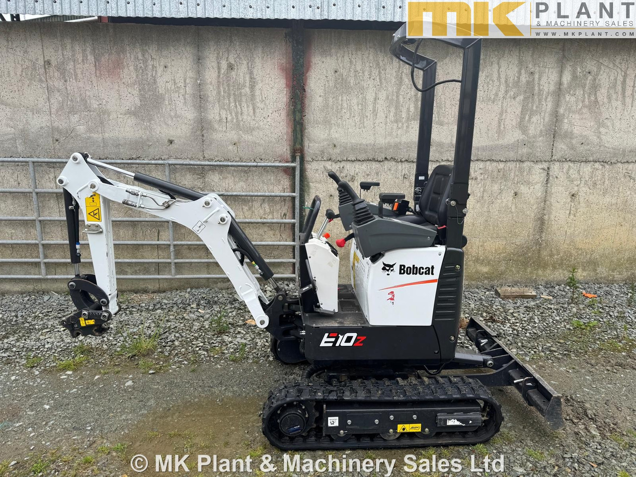 BOBCAT E10Z - Minikotró: 3 kép. BOBCAT E10Z - Minikotró: 3 kép.