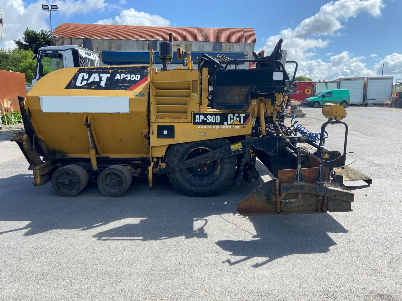 CATERPILLAR AP300 - Kotrógép: 1 kép. CATERPILLAR AP300 - Kotrógép: 1 kép.
