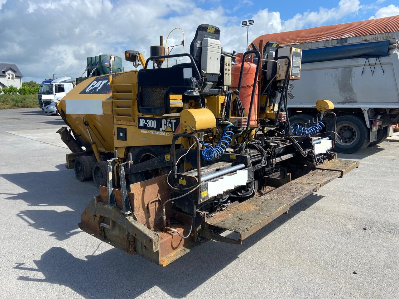 CATERPILLAR AP300 - Kotrógép: 3 kép. CATERPILLAR AP300 - Kotrógép: 3 kép.