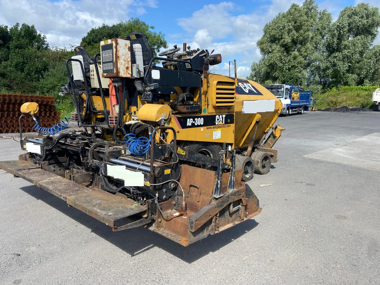 CATERPILLAR AP300 - Kotrógép: 2 kép. CATERPILLAR AP300 - Kotrógép: 2 kép.