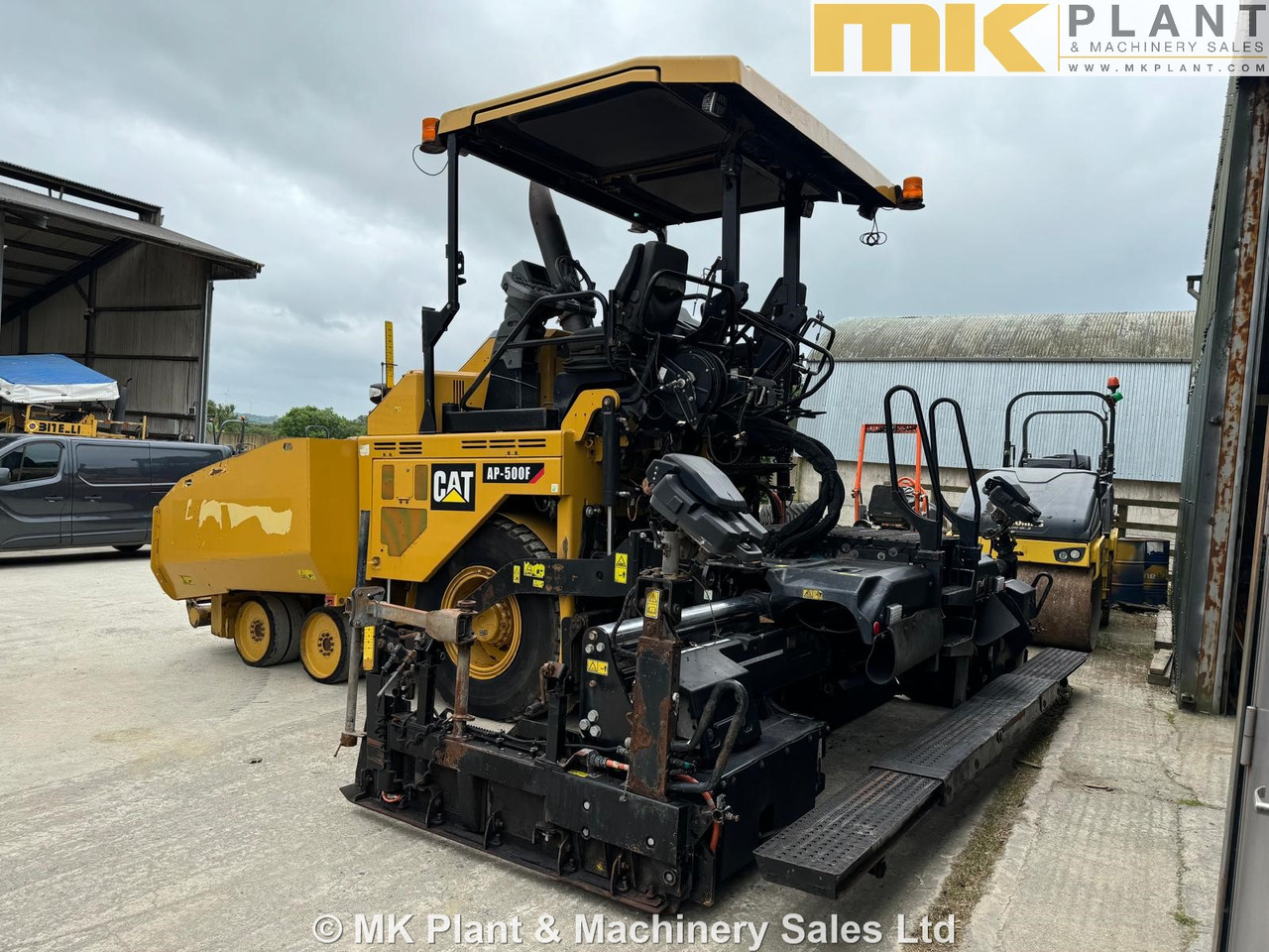 CATERPILLAR AP500F - Útburkológép: 3 kép. CATERPILLAR AP500F - Útburkológép: 3 kép.