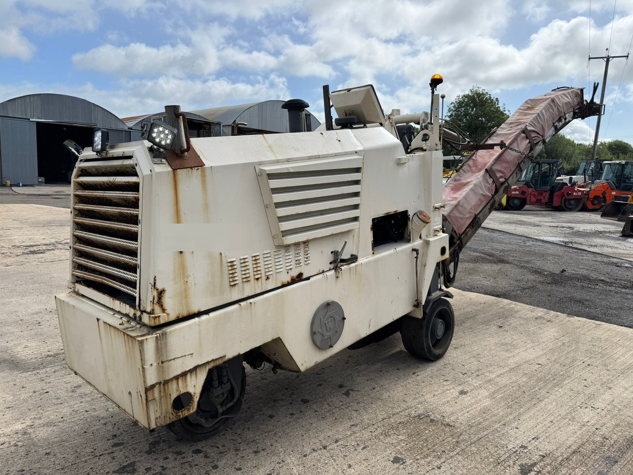 WIRTGEN W500 - Aszfaltmaró: 1 kép. WIRTGEN W500 - Aszfaltmaró: 1 kép.