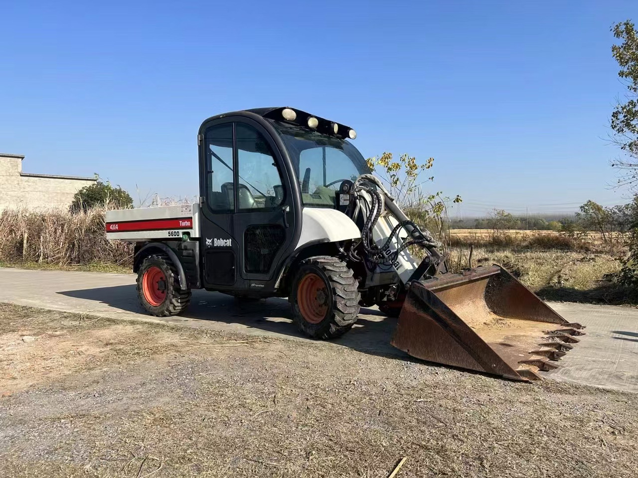 BOBCAT Bobcat 5600 - Mini homlokrakodó: 3 kép. BOBCAT Bobcat 5600 - Mini homlokrakodó: 3 kép.