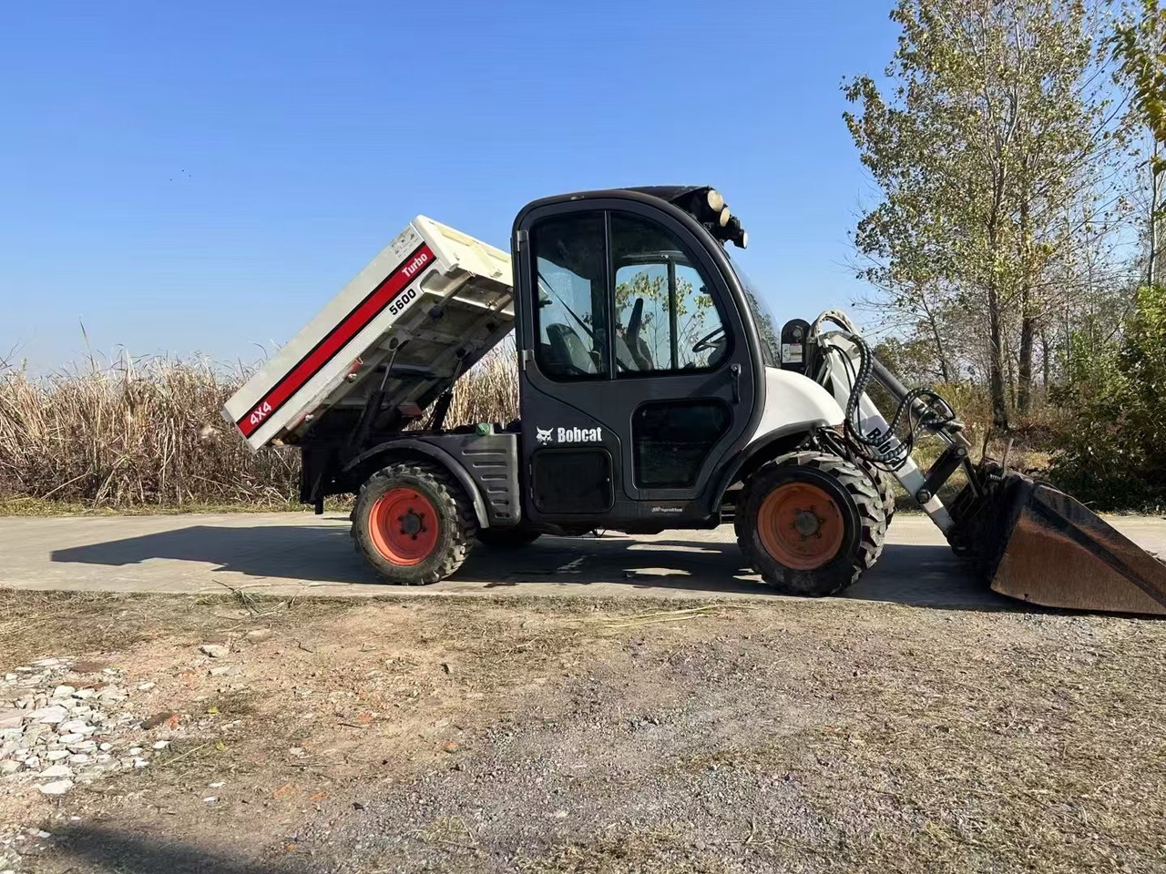 BOBCAT Bobcat 5600 - Mini homlokrakodó: 1 kép. BOBCAT Bobcat 5600 - Mini homlokrakodó: 1 kép.