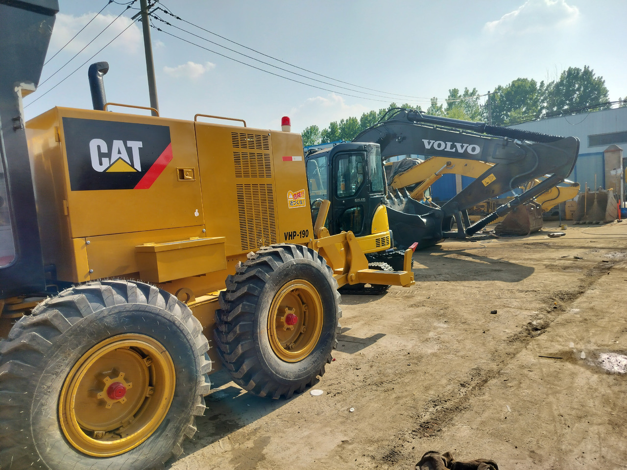 CATERPILLAR 140H - Gréder: 2 kép. CATERPILLAR 140H - Gréder: 2 kép.