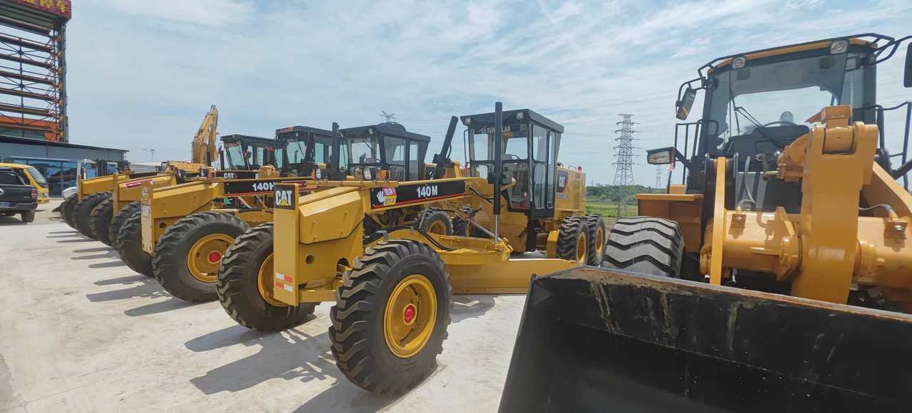 CATERPILLAR 140M - Gréder: 1 kép. CATERPILLAR 140M - Gréder: 1 kép.