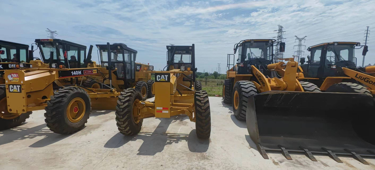 CATERPILLAR 140M - Gréder: 4 kép. CATERPILLAR 140M - Gréder: 4 kép.