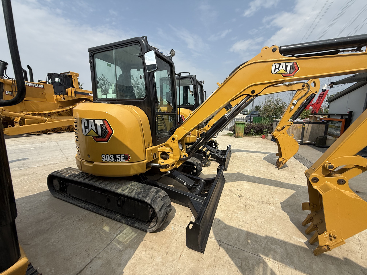 CATERPILLAR 303.5E - Minikotró: 1 kép. CATERPILLAR 303.5E - Minikotró: 1 kép.