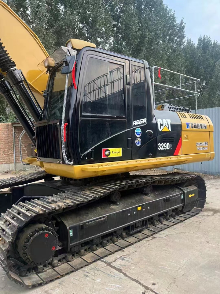CATERPILLAR 329D2L - Lánctalpas kotró: 2 kép. CATERPILLAR 329D2L - Lánctalpas kotró: 2 kép.