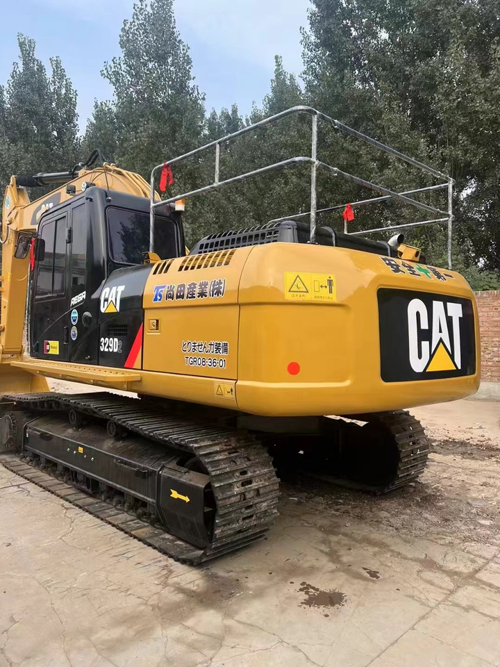 CATERPILLAR 329D2L - Lánctalpas kotró: 1 kép. CATERPILLAR 329D2L - Lánctalpas kotró: 1 kép.