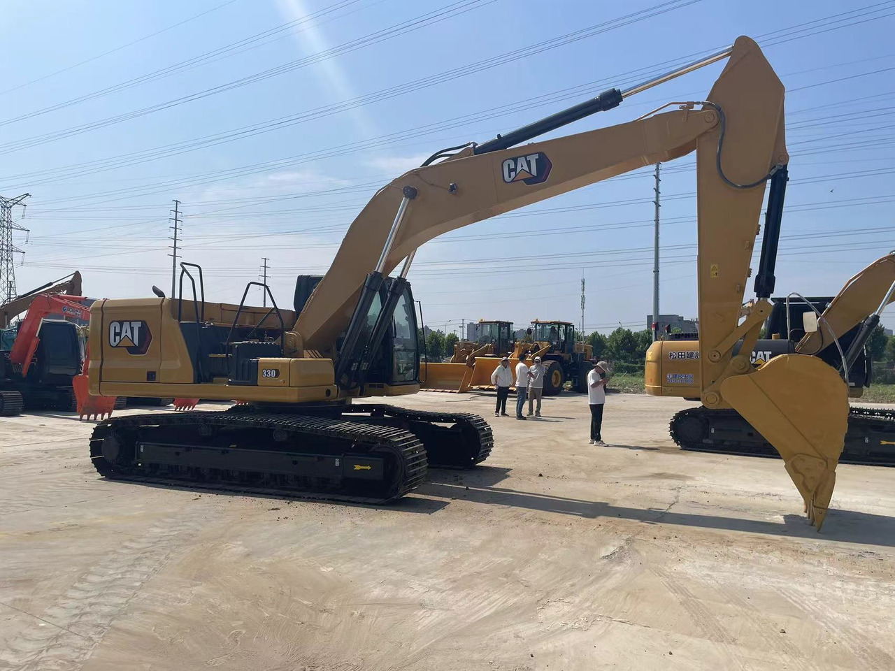 CATERPILLAR 330GC - Lánctalpas kotró: 3 kép. CATERPILLAR 330GC - Lánctalpas kotró: 3 kép.