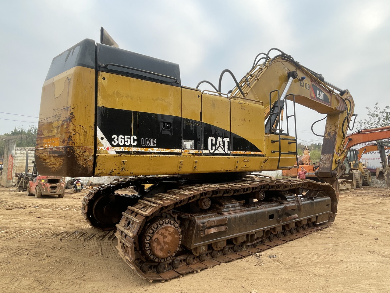 CATERPILLAR 365C - Lánctalpas kotró: 3 kép. CATERPILLAR 365C - Lánctalpas kotró: 3 kép.