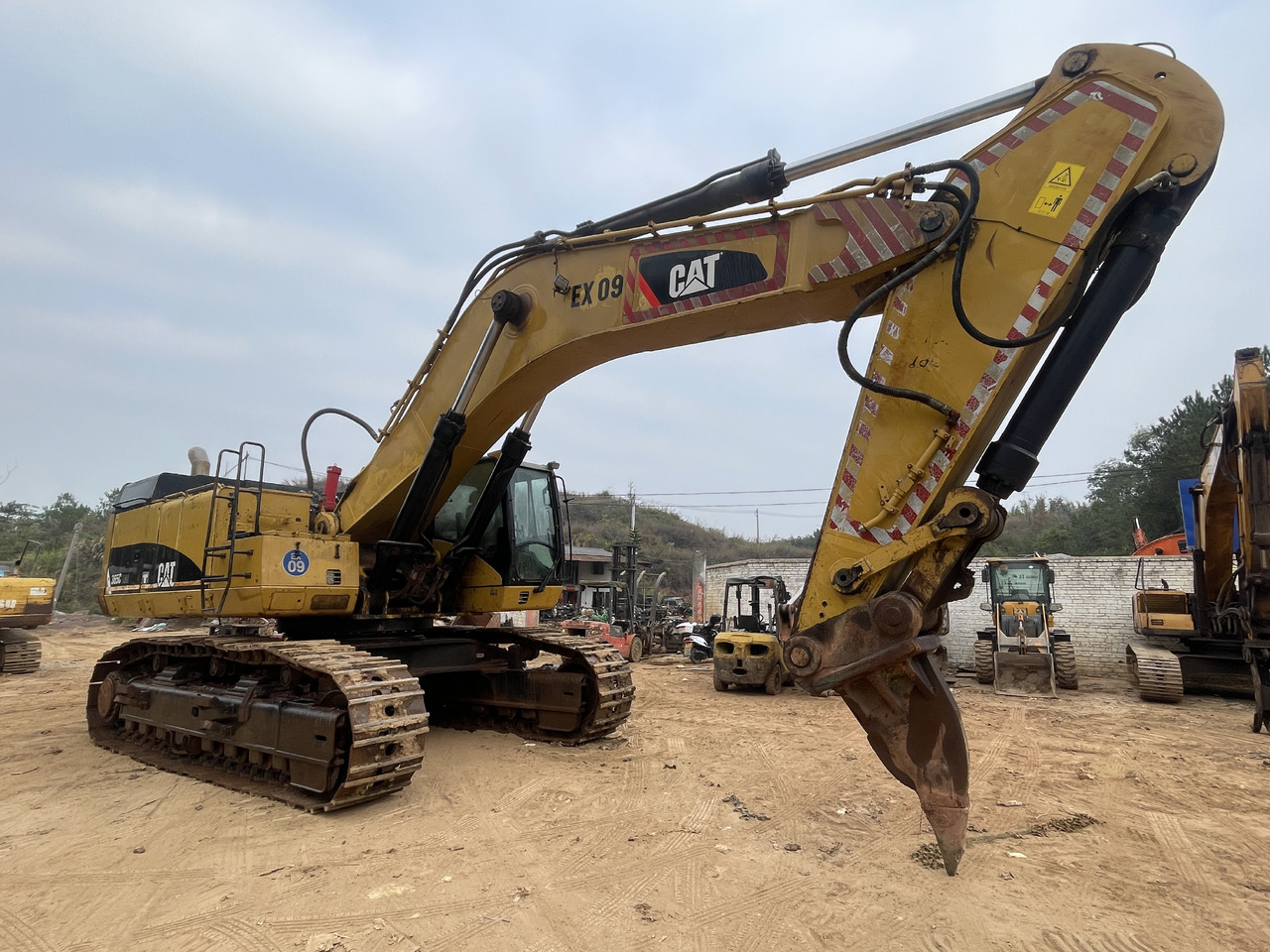 CATERPILLAR 365C - Lánctalpas kotró: 2 kép. CATERPILLAR 365C - Lánctalpas kotró: 2 kép.