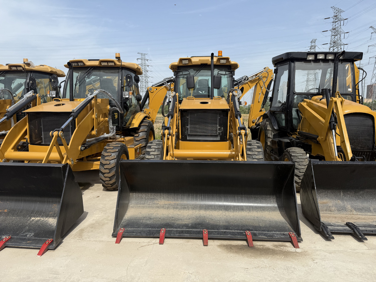 CATERPILLAR 416F - Kotrórakodó: 4 kép. CATERPILLAR 416F - Kotrórakodó: 4 kép.