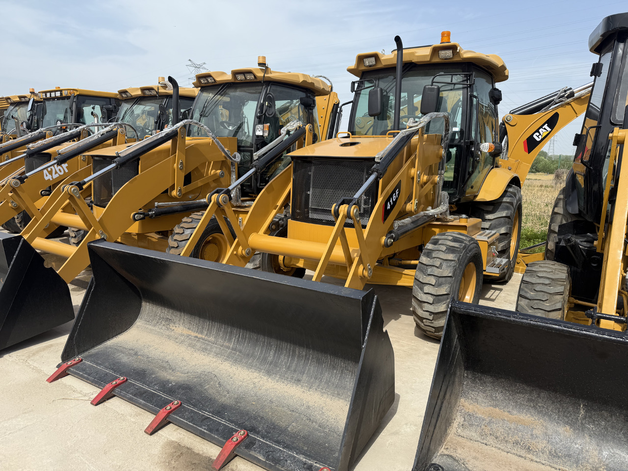 CATERPILLAR 416F - Kotrórakodó: 1 kép. CATERPILLAR 416F - Kotrórakodó: 1 kép.